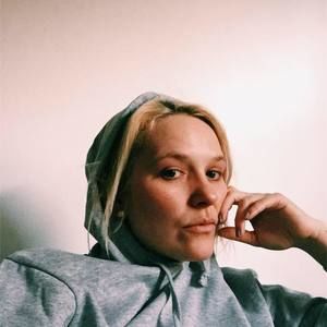 Meet your Posher, Caitlin